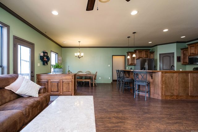 1204 Oxford Avenue, Benton, AR 72019