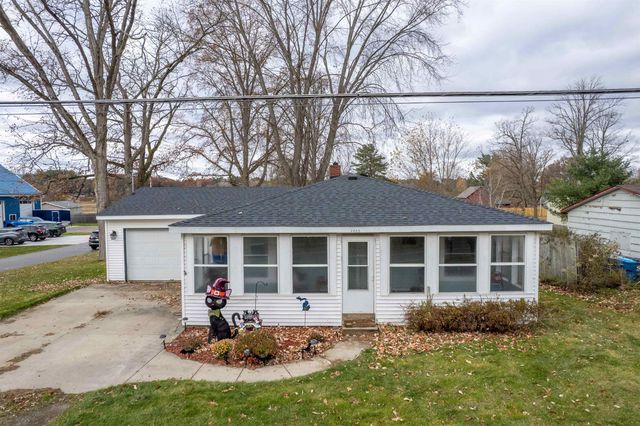 4085 N Water Road, Sanford, MI 48657