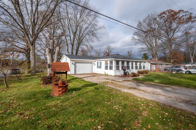 4085 N Water Road, Sanford, MI 48657