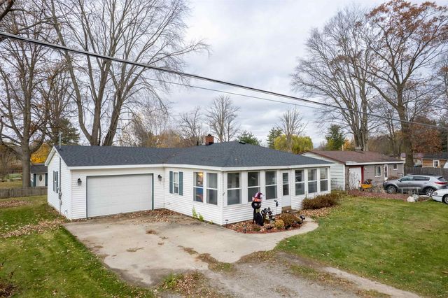 4085 N Water Road, Sanford, MI 48657