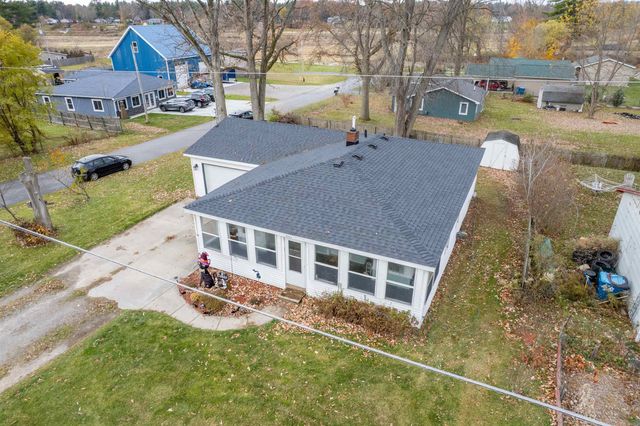 4085 N Water Road, Sanford, MI 48657