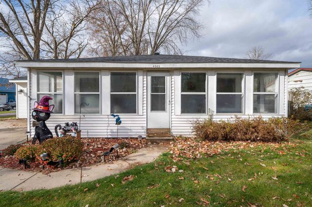 4085 N Water Road, Sanford, MI 48657