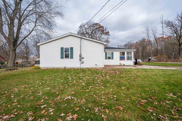 4085 N Water Road, Sanford, MI 48657