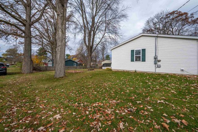 4085 N Water Road, Sanford, MI 48657
