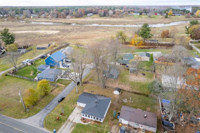 4085 N Water Road, Sanford, MI 48657