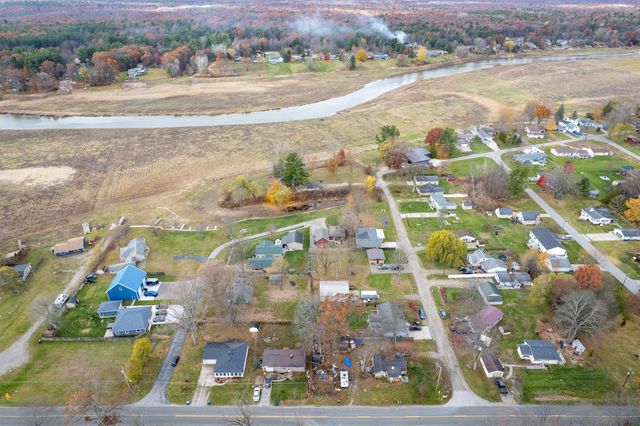 4085 N Water Road, Sanford, MI 48657