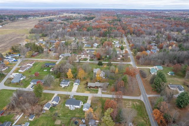 4085 N Water Road, Sanford, MI 48657