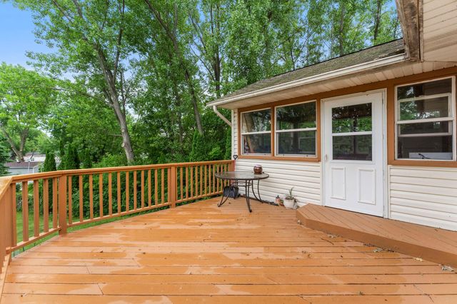 1242 Myrtle Street N, Maplewood, MN 55119