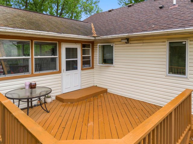 1242 Myrtle Street N, Maplewood, MN 55119