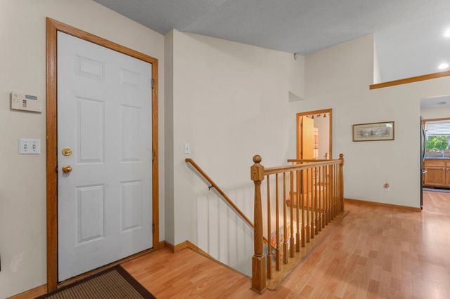 1242 Myrtle Street N, Maplewood, MN 55119