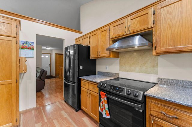 1242 Myrtle Street N, Maplewood, MN 55119