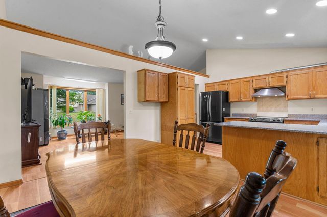 1242 Myrtle Street N, Maplewood, MN 55119