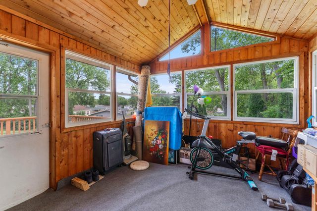 1242 Myrtle Street N, Maplewood, MN 55119