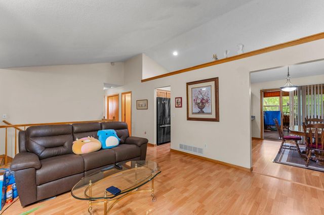 1242 Myrtle Street N, Maplewood, MN 55119