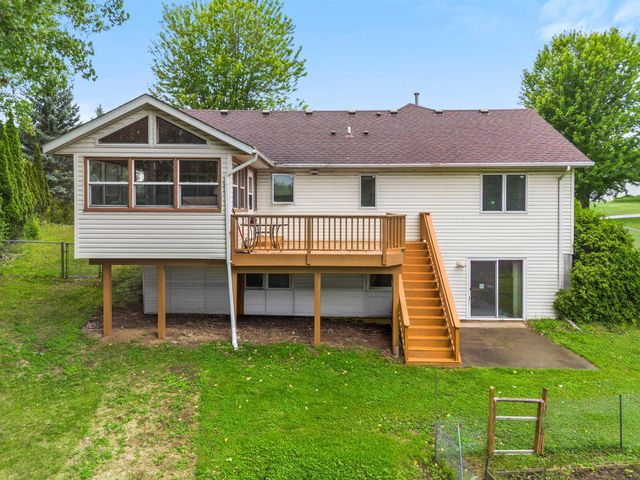 1242 Myrtle Street N, Maplewood, MN 55119