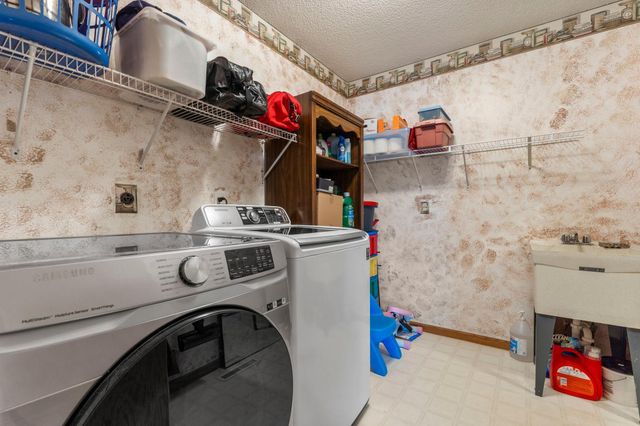 1242 Myrtle Street N, Maplewood, MN 55119