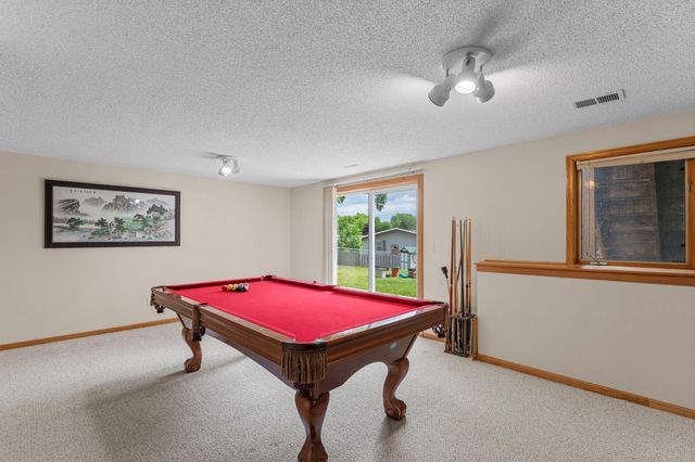 1242 Myrtle Street N, Maplewood, MN 55119