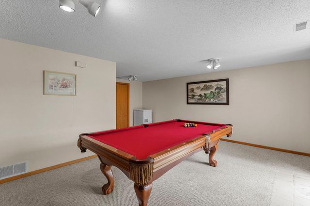 1242 Myrtle Street N, Maplewood, MN 55119