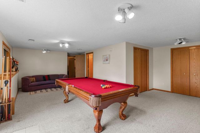 1242 Myrtle Street N, Maplewood, MN 55119