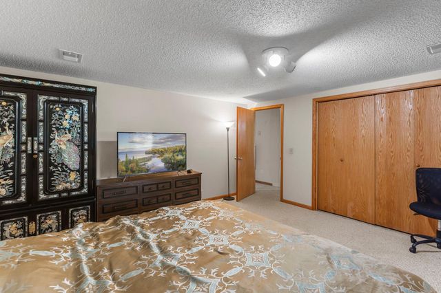 1242 Myrtle Street N, Maplewood, MN 55119