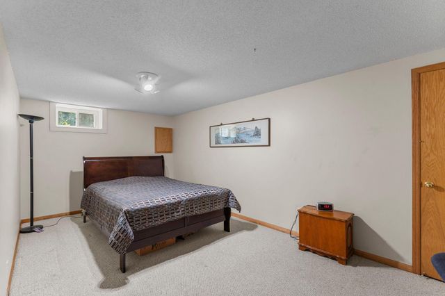 1242 Myrtle Street N, Maplewood, MN 55119