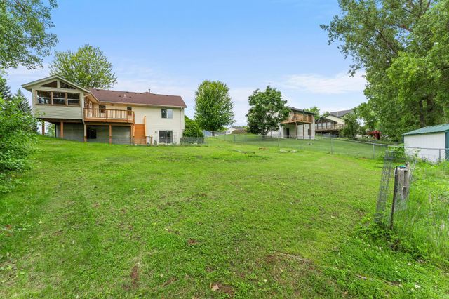 1242 Myrtle Street N, Maplewood, MN 55119