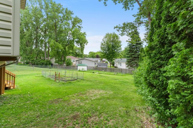 1242 Myrtle Street N, Maplewood, MN 55119