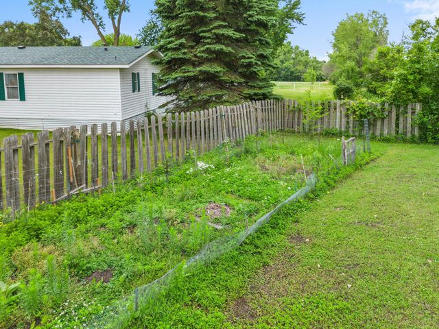 1242 Myrtle Street N, Maplewood, MN 55119
