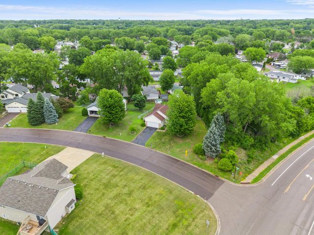 1242 Myrtle Street N, Maplewood, MN 55119