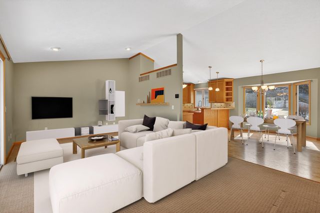 6723 Gran Via Drive NE, Rockford, MI 49341