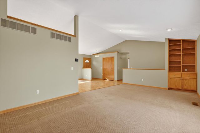 6723 Gran Via Drive NE, Rockford, MI 49341