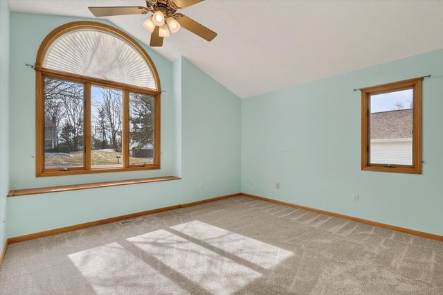 6723 Gran Via Drive NE, Rockford, MI 49341