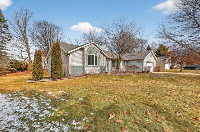 6723 Gran Via Drive NE, Rockford, MI 49341