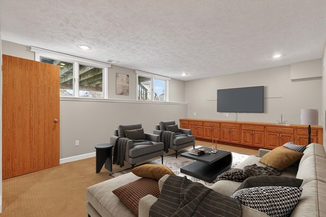 6723 Gran Via Drive NE, Rockford, MI 49341