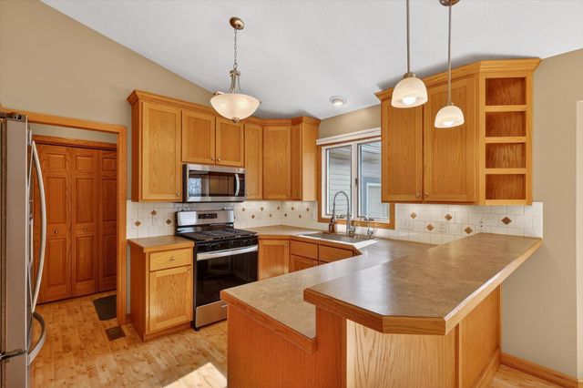 6723 Gran Via Drive NE, Rockford, MI 49341