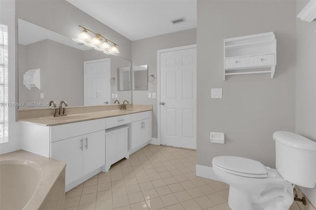 10635 NW 54th St, Doral, FL 33178