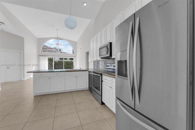 10635 NW 54th St, Doral, FL 33178