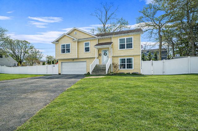 22 Poseidon Road, Rocky Point, NY 11778