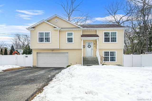 22 Poseidon Road, Rocky Point, NY 11778