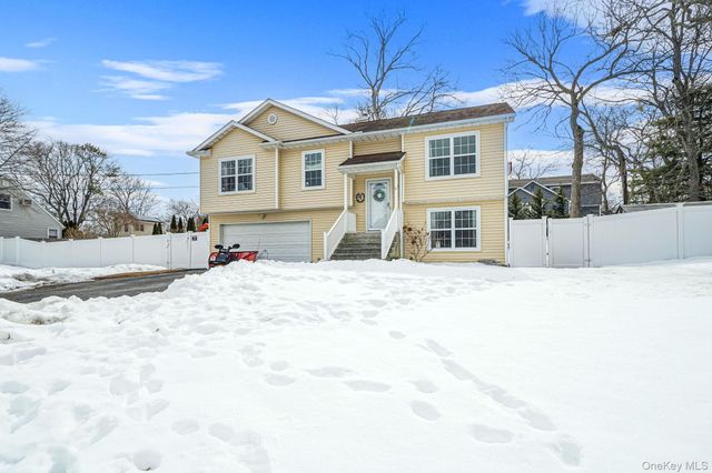 22 Poseidon Road, Rocky Point, NY 11778