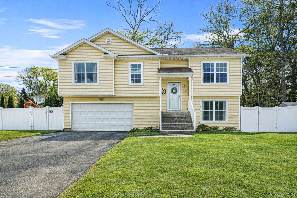 22 Poseidon Road, Rocky Point, NY 11778