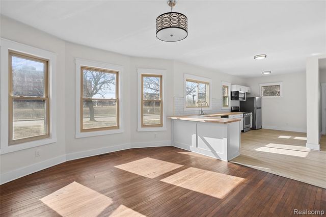 900 Hazelwood Street, Detroit, MI 48202