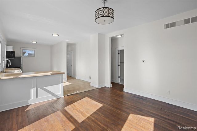 900 Hazelwood Street, Detroit, MI 48202