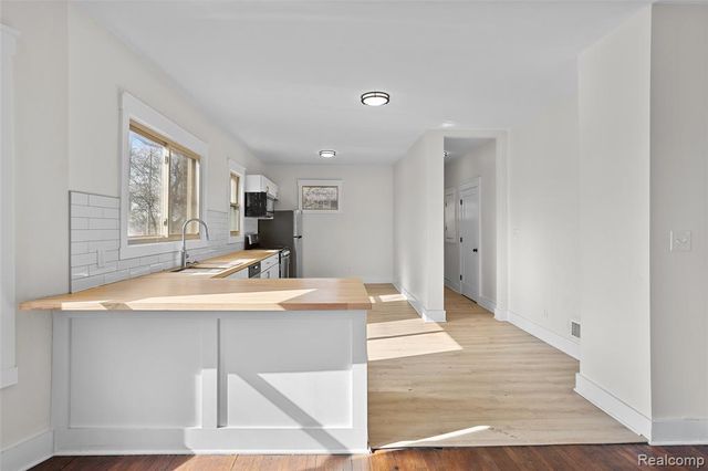 900 Hazelwood Street, Detroit, MI 48202