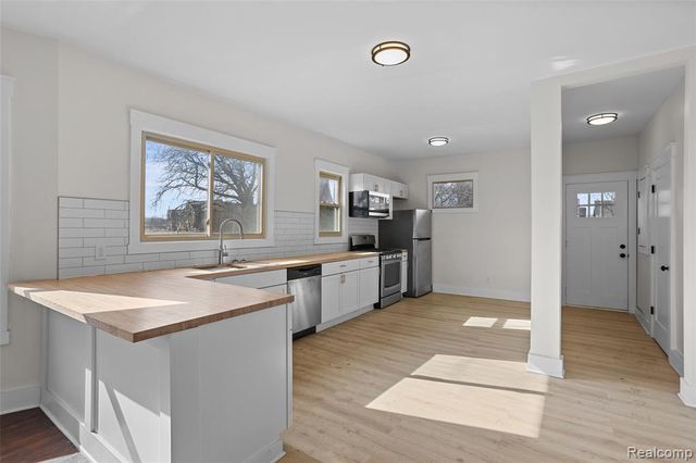 900 Hazelwood Street, Detroit, MI 48202