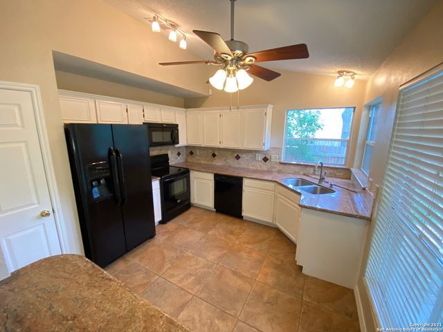 6714 MANASSAS DR, San Antonio, TX 78240