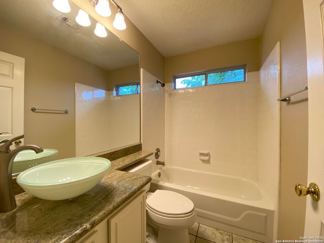 6714 MANASSAS DR, San Antonio, TX 78240