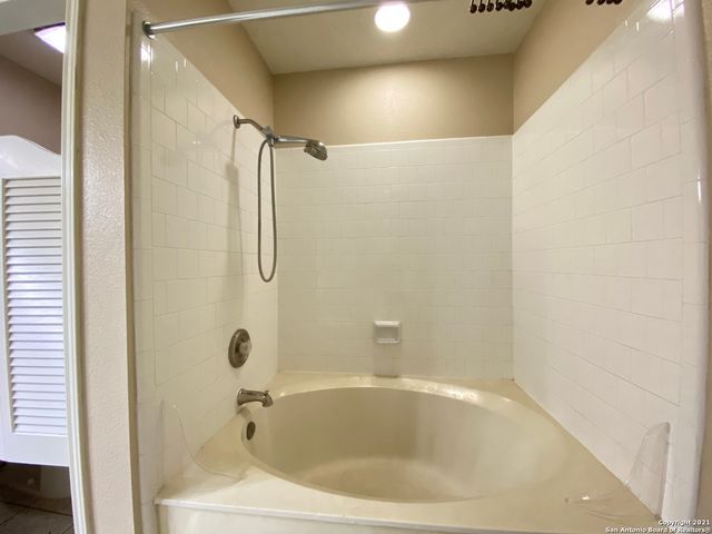 6714 MANASSAS DR, San Antonio, TX 78240