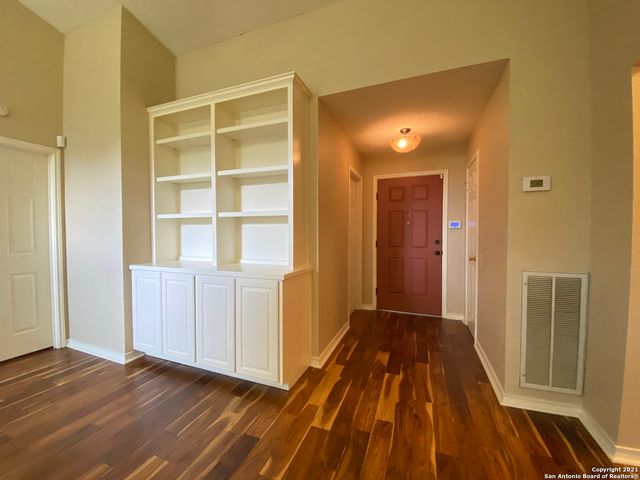 6714 MANASSAS DR, San Antonio, TX 78240