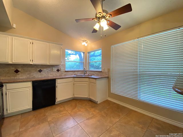 6714 MANASSAS DR, San Antonio, TX 78240